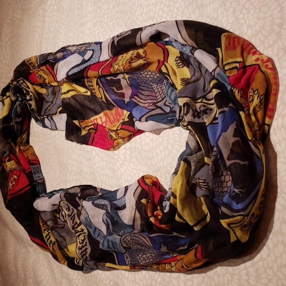 Harry Potter Hogwarts House Crests Infinity Scarf - Picture 5 of 7